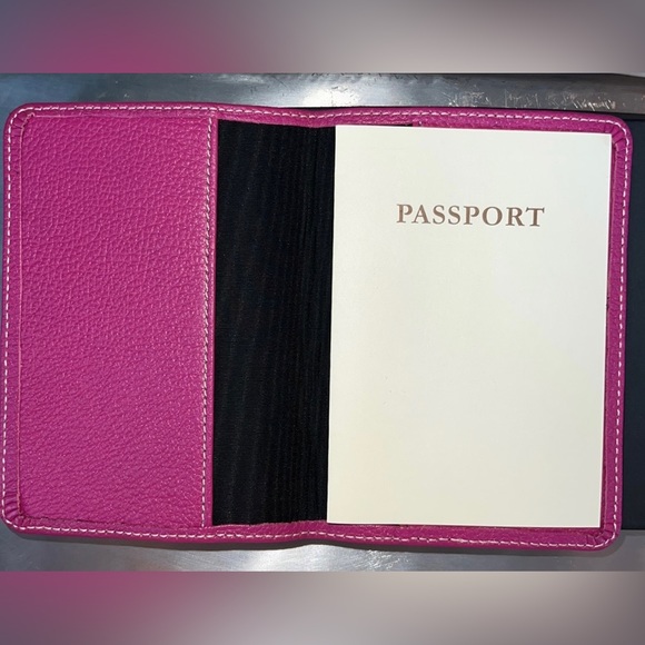 Raika magenta pebbled leather travel pouch w/matching passport cover– NIB - Picture 3 of 12